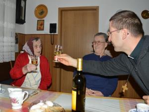 Najstarejša občanka Olga Repenšek vesela obiska 7